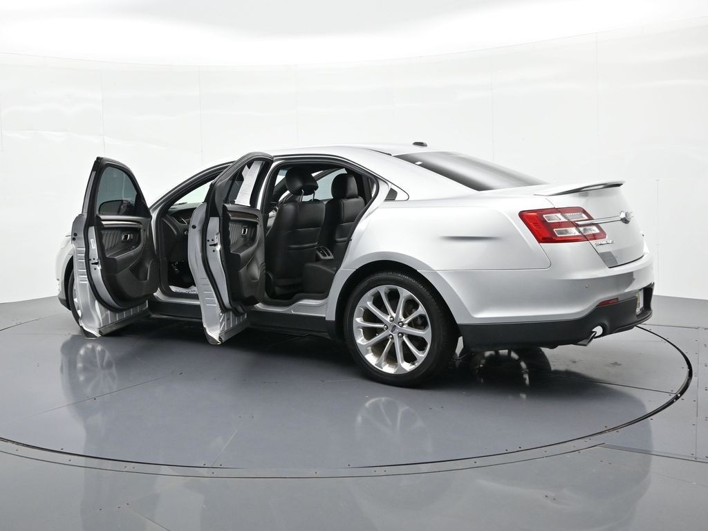Ford Taurus Vehicle Full-screen Gallery Image 22