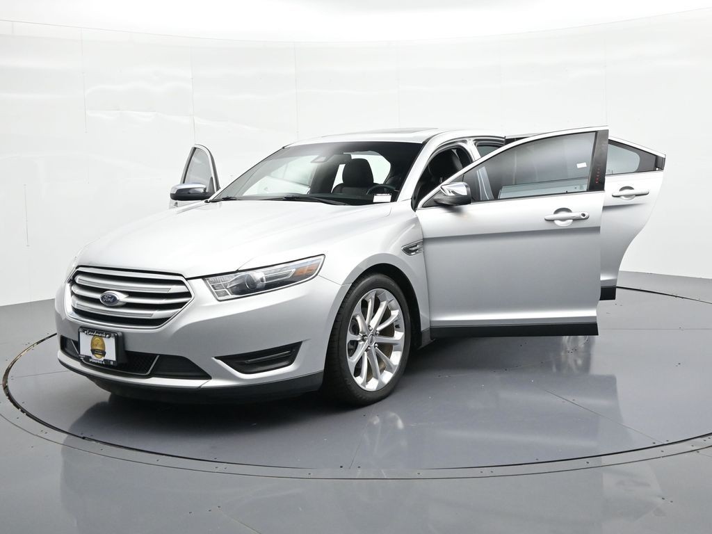 Ford Taurus Vehicle Full-screen Gallery Image 23