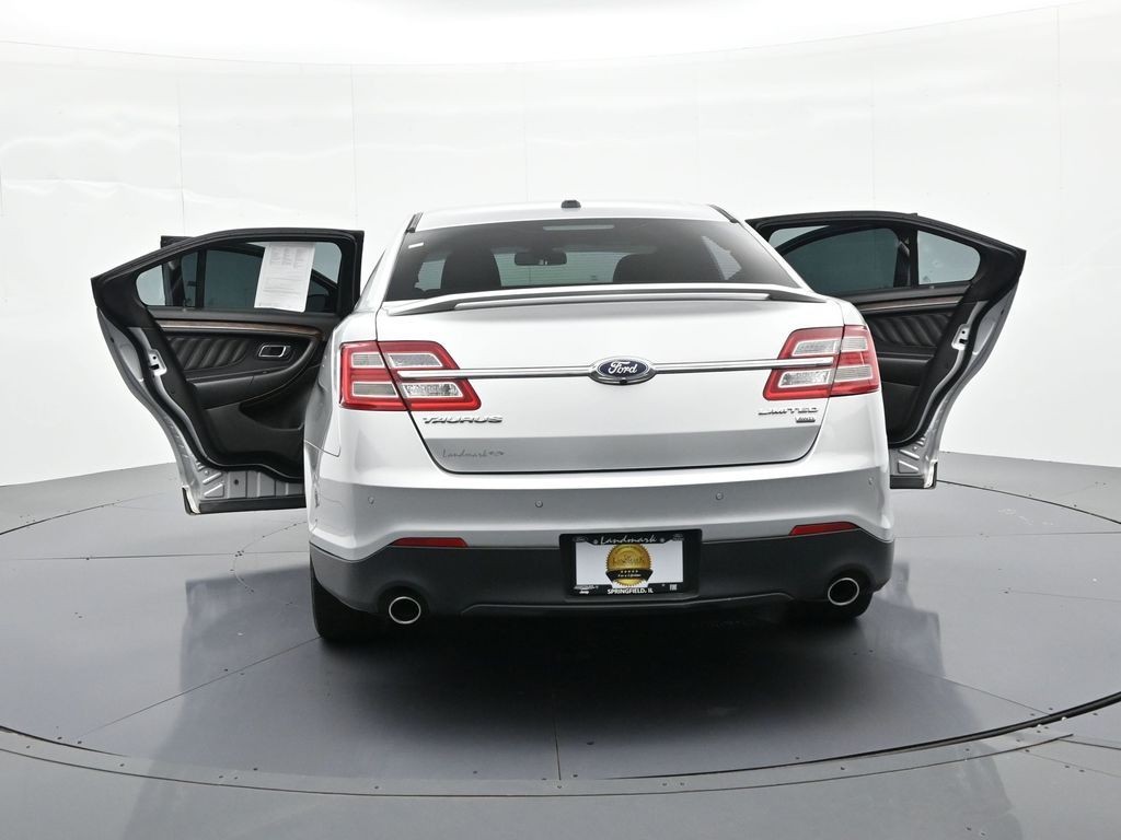 Ford Taurus Vehicle Full-screen Gallery Image 24