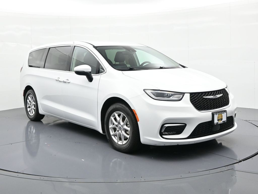 Chrysler Pacifica Vehicle Full-screen Gallery Image 4