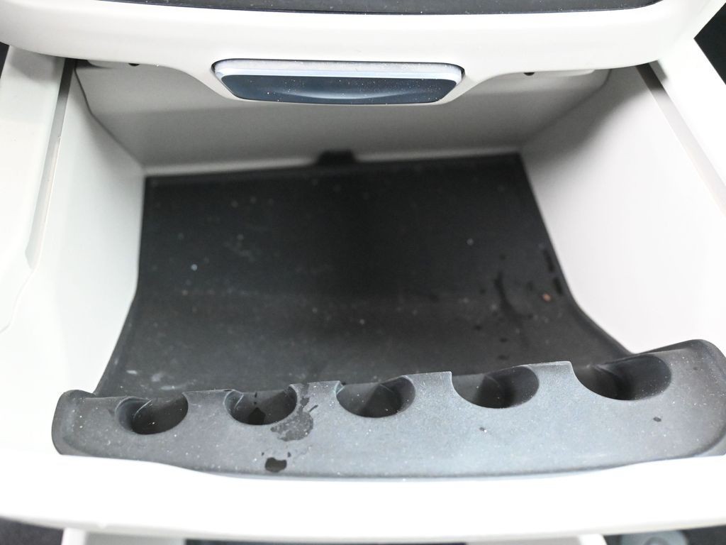 Chrysler Pacifica Vehicle Full-screen Gallery Image 15