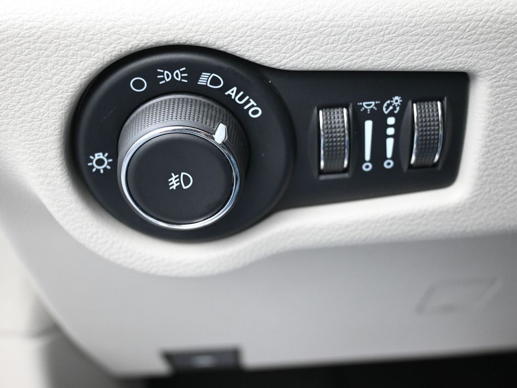 Chrysler Pacifica Vehicle Full-screen Gallery Image 22