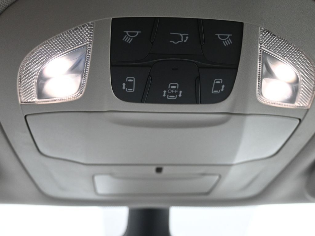 Chrysler Pacifica Vehicle Full-screen Gallery Image 23