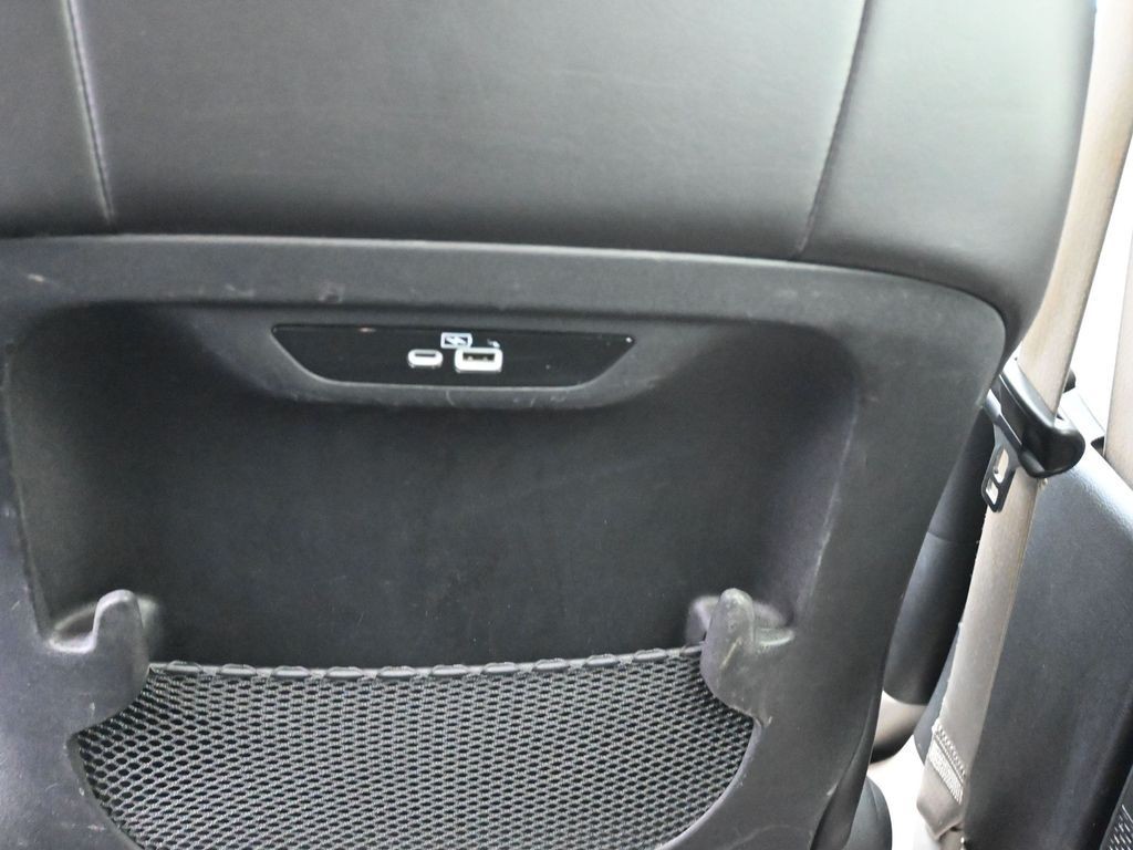 Chrysler Pacifica Vehicle Full-screen Gallery Image 27