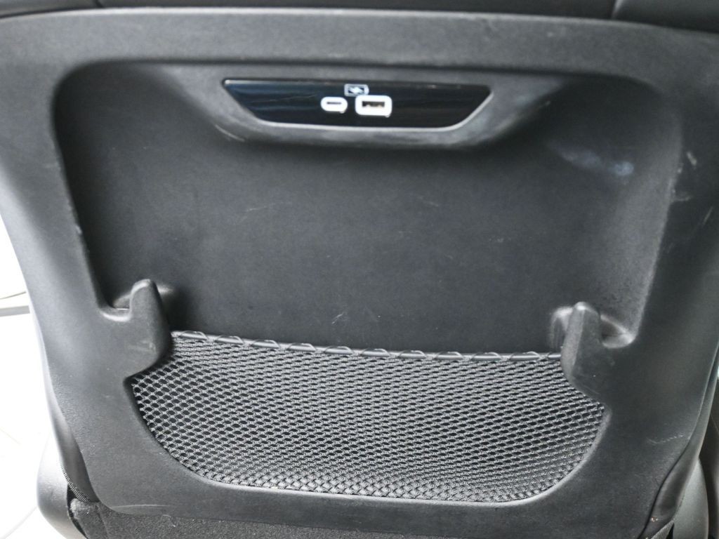 Chrysler Pacifica Vehicle Full-screen Gallery Image 28