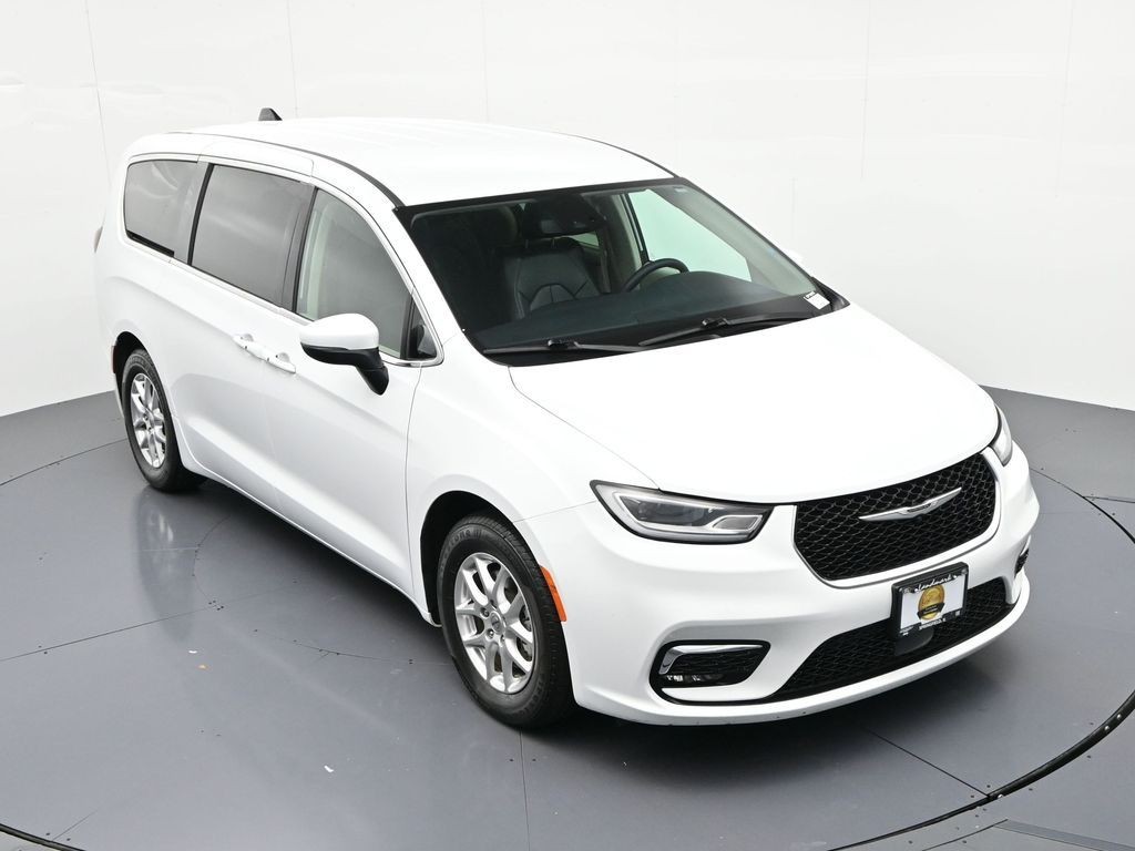 Chrysler Pacifica Vehicle Full-screen Gallery Image 29