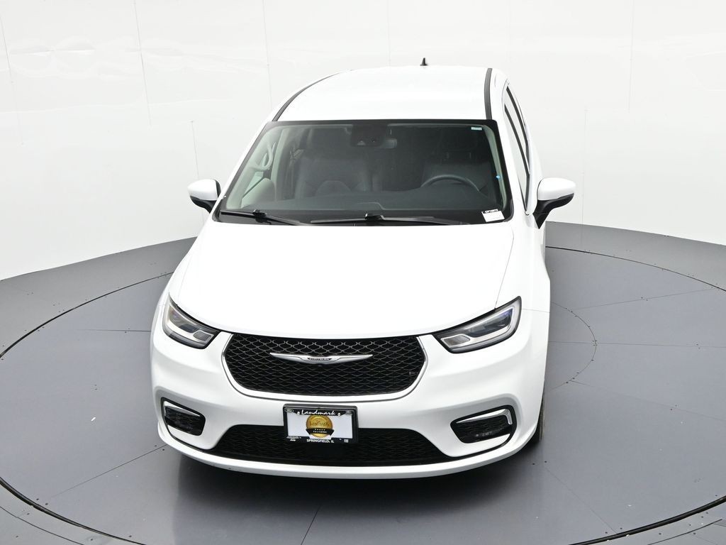 Chrysler Pacifica Vehicle Full-screen Gallery Image 30