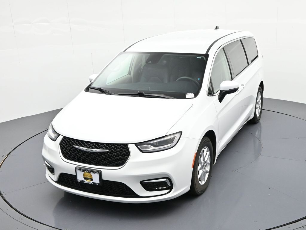 Chrysler Pacifica Vehicle Full-screen Gallery Image 31