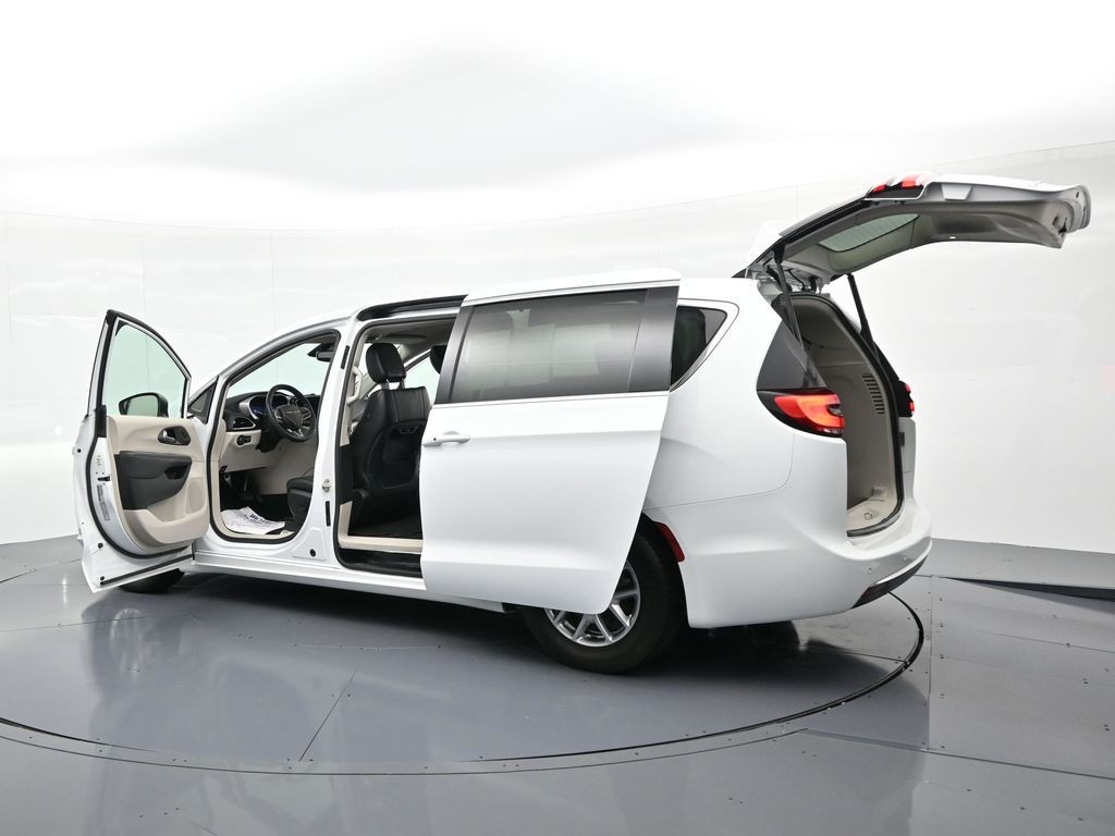 Chrysler Pacifica Vehicle Full-screen Gallery Image 38