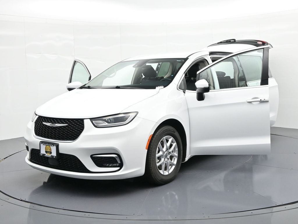 Chrysler Pacifica Vehicle Full-screen Gallery Image 39
