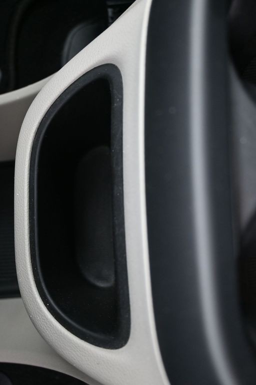 Chrysler Pacifica Vehicle Full-screen Gallery Image 17