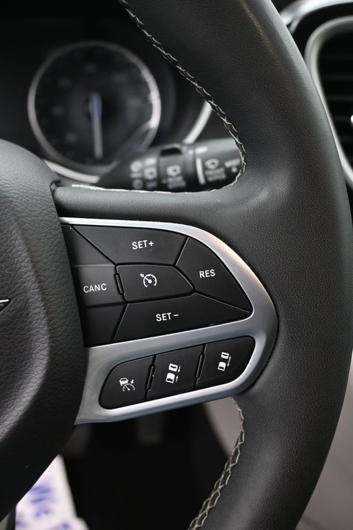 Chrysler Pacifica Vehicle Full-screen Gallery Image 20