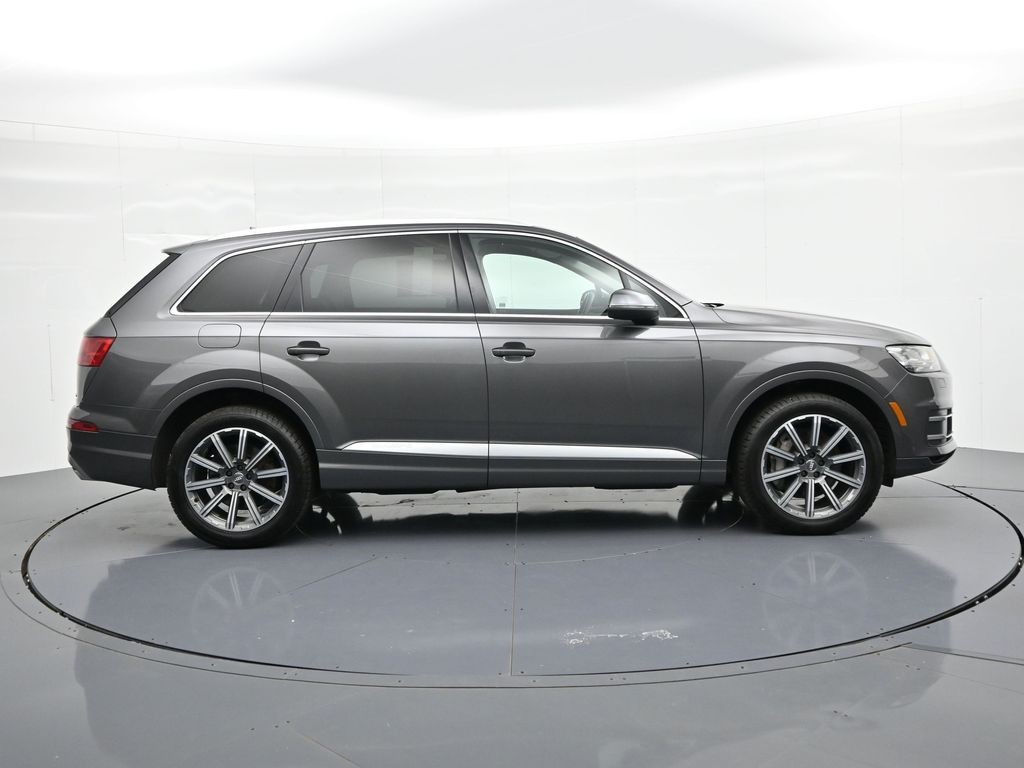 Audi Q7 Vehicle Full-screen Gallery Image 05