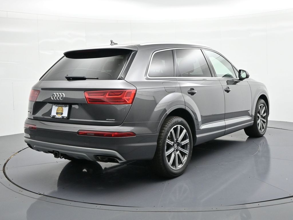 Audi Q7 Vehicle Full-screen Gallery Image 06