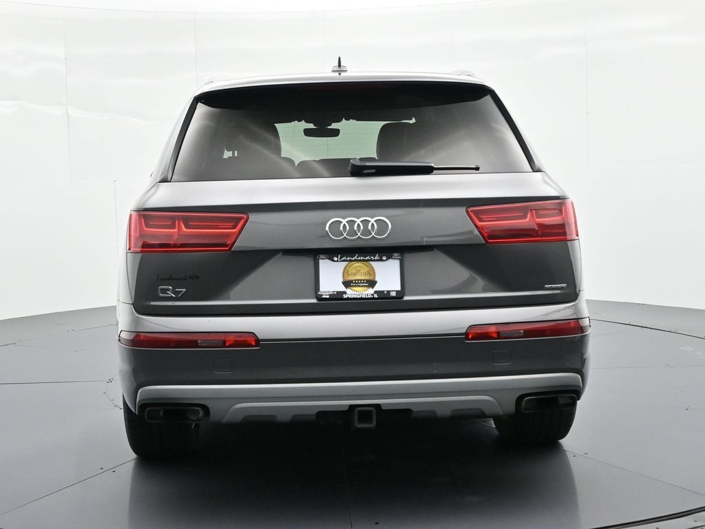 Audi Q7 Vehicle Full-screen Gallery Image 07