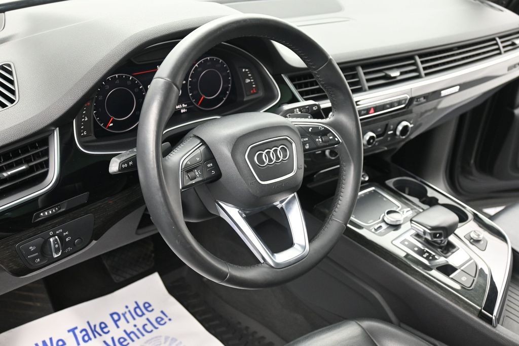 Audi Q7 Vehicle Full-screen Gallery Image 14