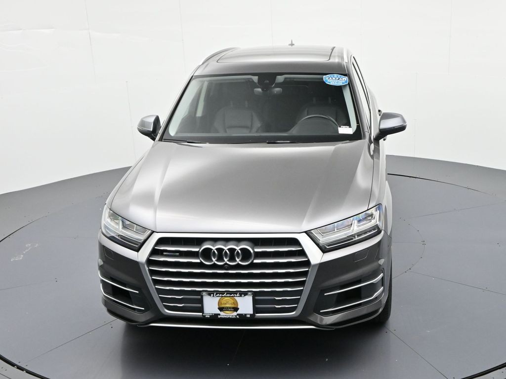 Audi Q7 Vehicle Full-screen Gallery Image 16