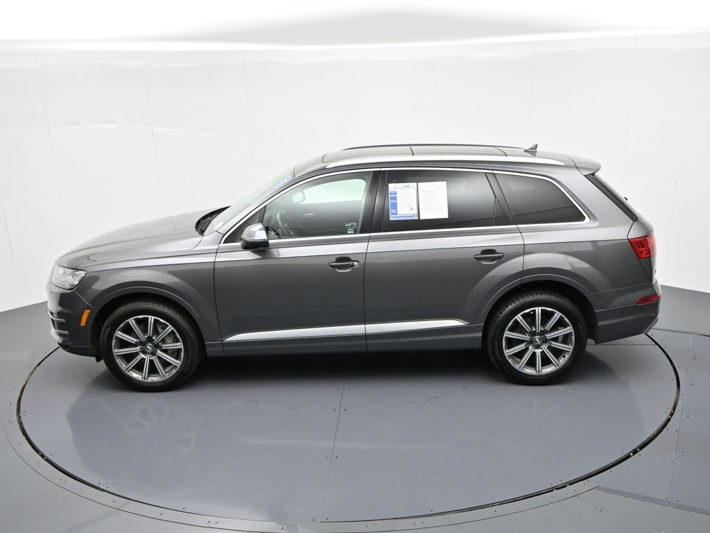 Audi Q7 Vehicle Full-screen Gallery Image 18