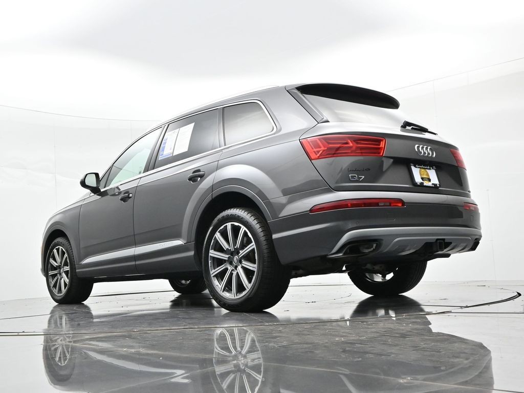 Audi Q7 Vehicle Full-screen Gallery Image 19