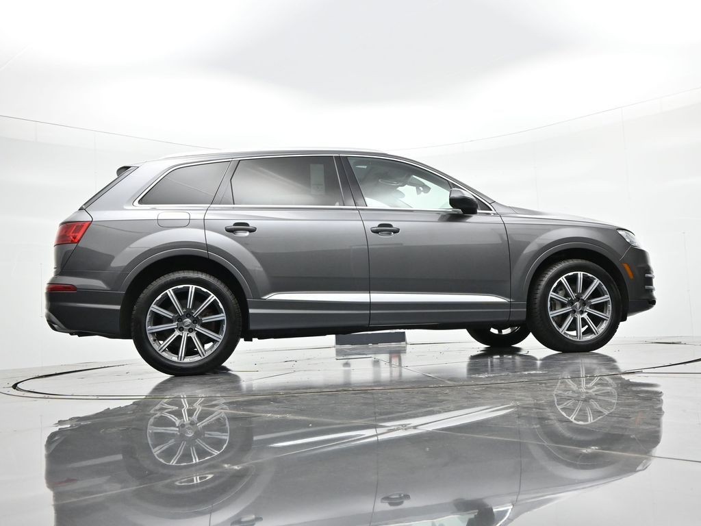 Audi Q7 Vehicle Full-screen Gallery Image 22