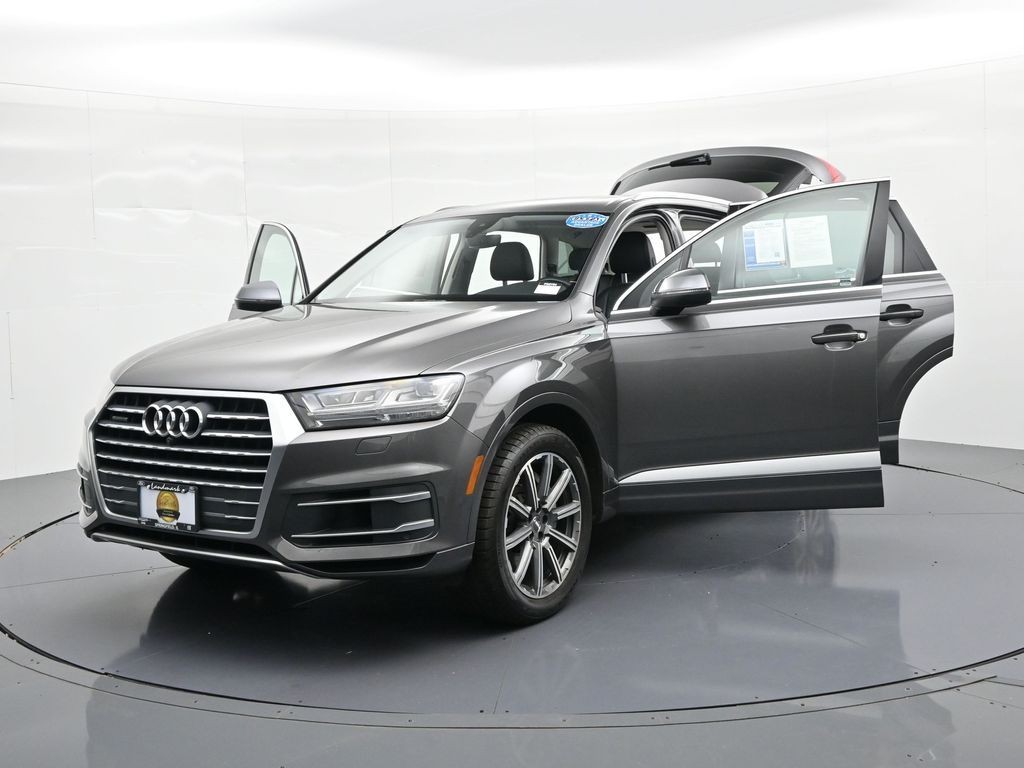 Audi Q7 Vehicle Full-screen Gallery Image 25