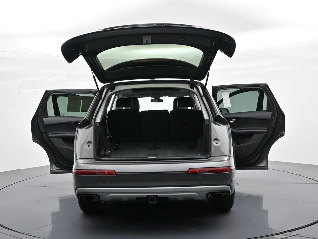 Audi Q7 Vehicle Full-screen Gallery Image 26