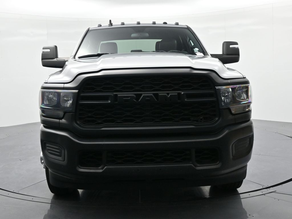 Ram 3500 Chassis Cab Vehicle Full-screen Gallery Image 3