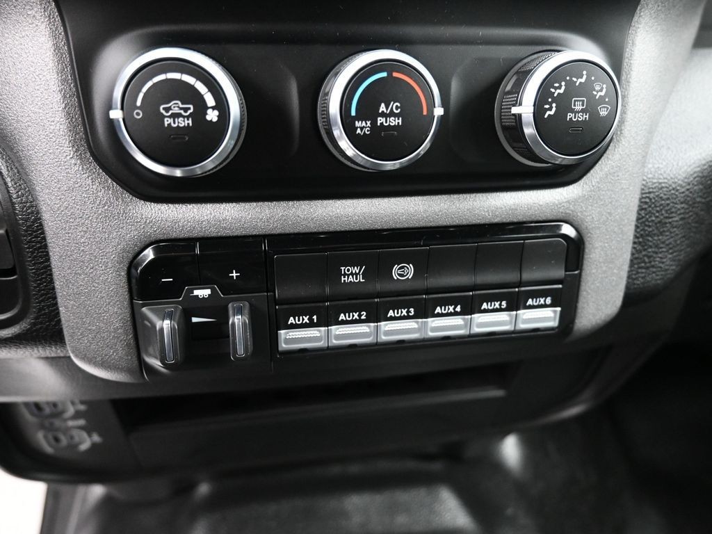 Ram 3500 Chassis Cab Vehicle Full-screen Gallery Image 12