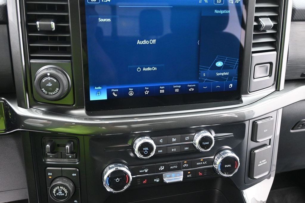 Ford F-150 Vehicle Full-screen Gallery Image 11