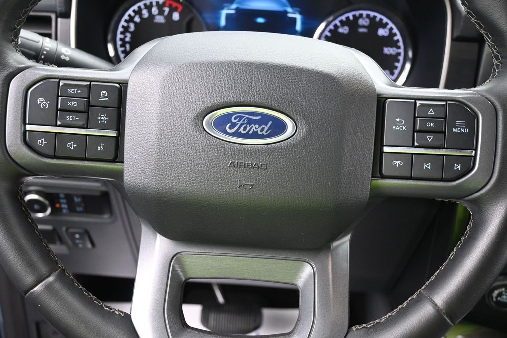 Ford F-150 Vehicle Full-screen Gallery Image 12