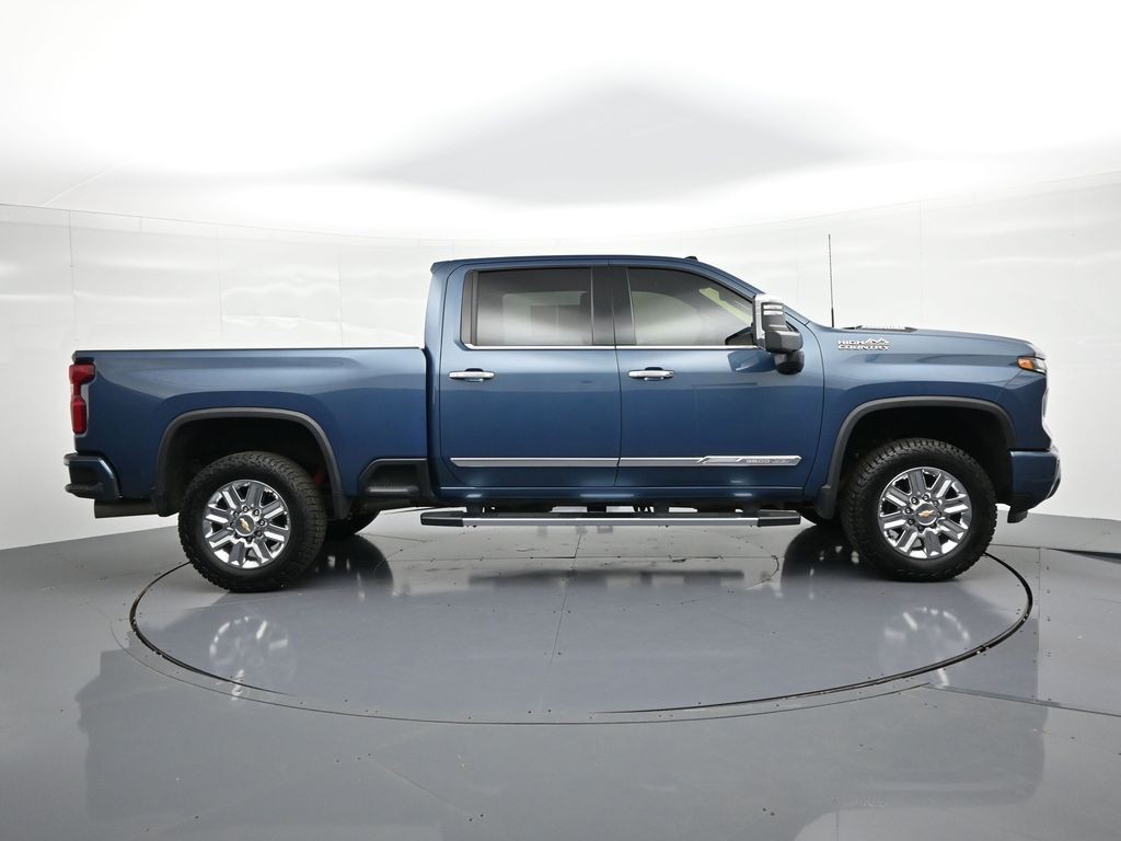 Chevrolet Silverado 3500HD Vehicle Full-screen Gallery Image 5