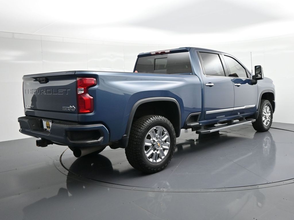 Chevrolet Silverado 3500HD Vehicle Full-screen Gallery Image 6