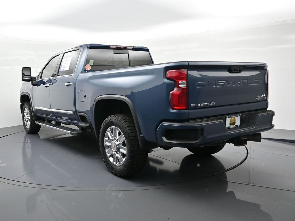 Chevrolet Silverado 3500HD Vehicle Full-screen Gallery Image 8
