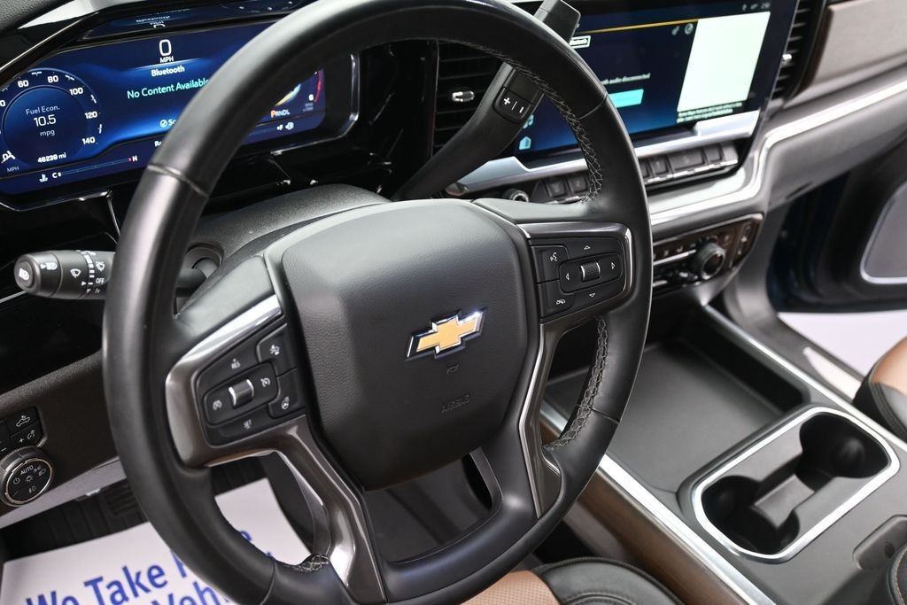 Chevrolet Silverado 3500HD Vehicle Full-screen Gallery Image 10