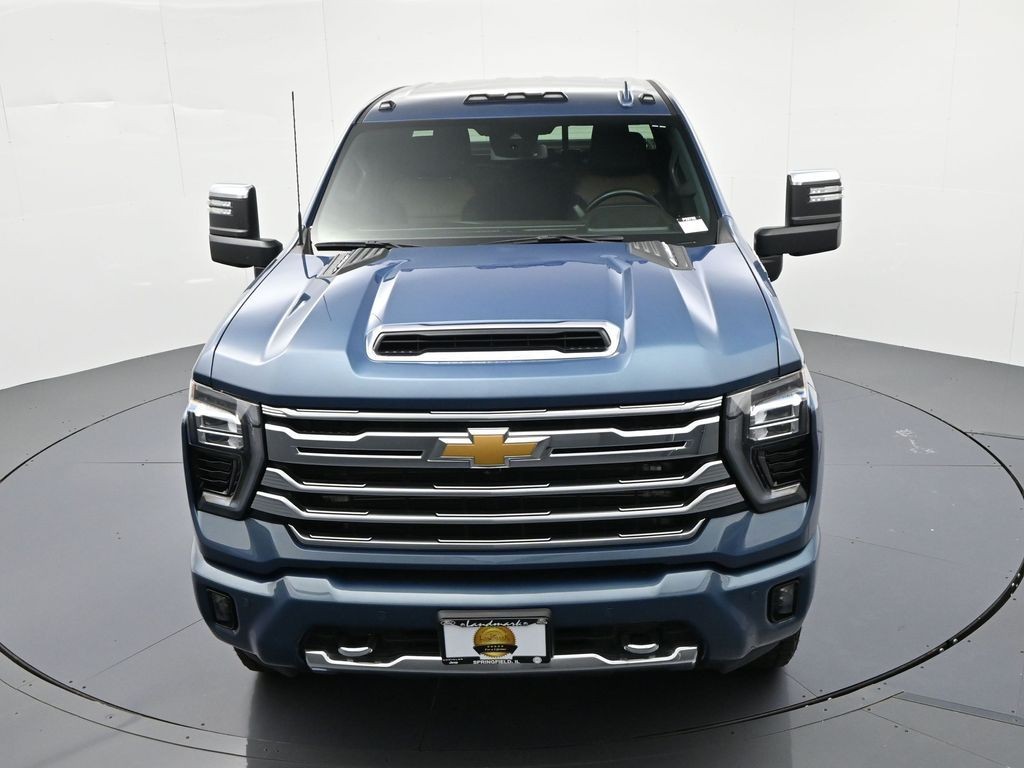 Chevrolet Silverado 3500HD Vehicle Full-screen Gallery Image 16