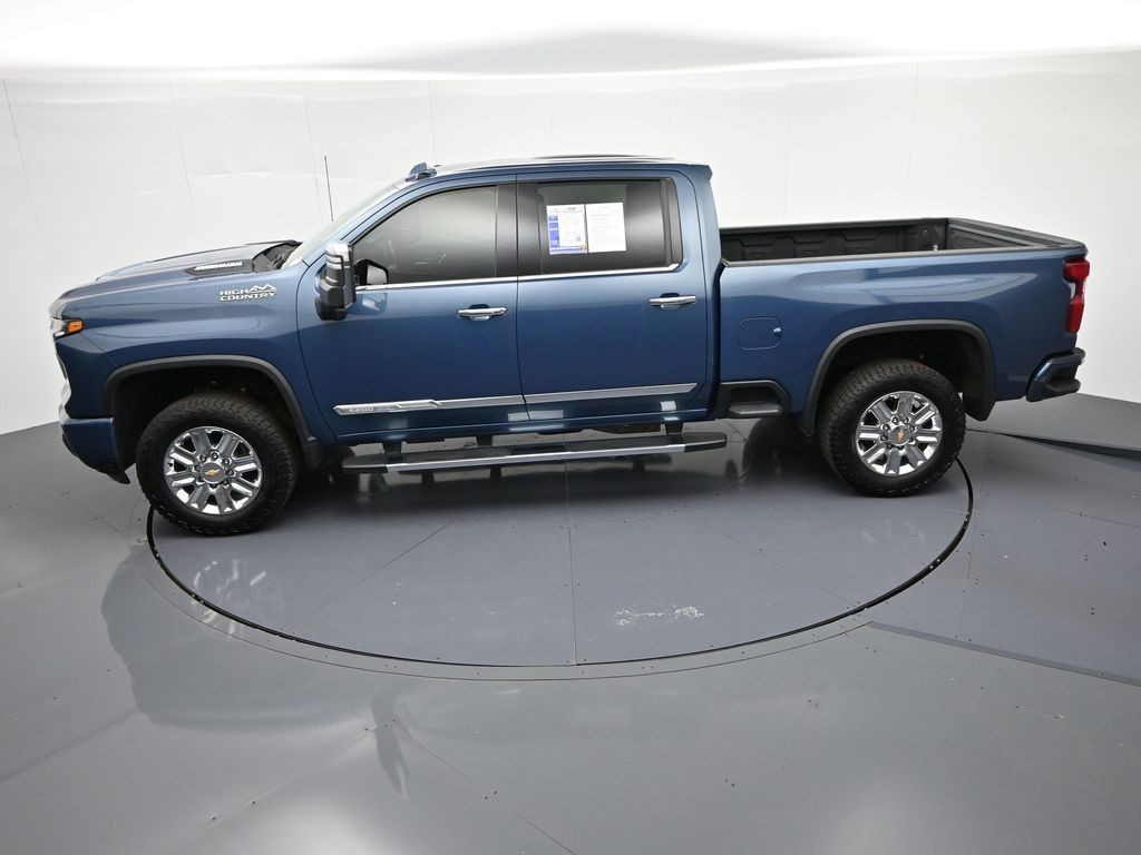 Chevrolet Silverado 3500HD Vehicle Full-screen Gallery Image 18