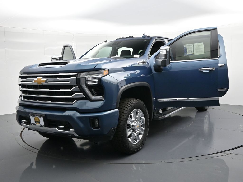 Chevrolet Silverado 3500HD Vehicle Full-screen Gallery Image 25