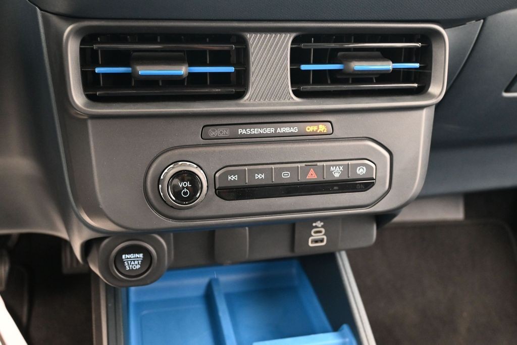 Ford Maverick Vehicle Full-screen Gallery Image 12
