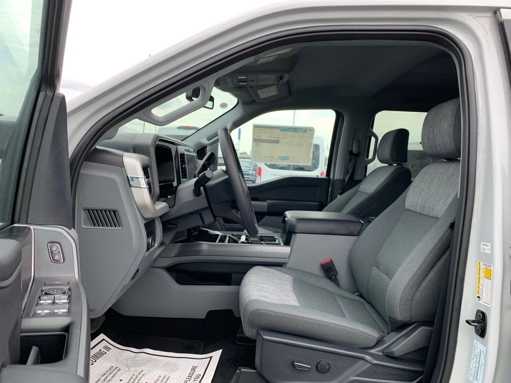 Ford F-250SD Vehicle Full-screen Gallery Image 5