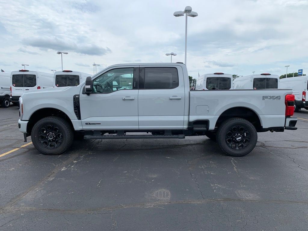 Ford F-250SD Vehicle Full-screen Gallery Image 6