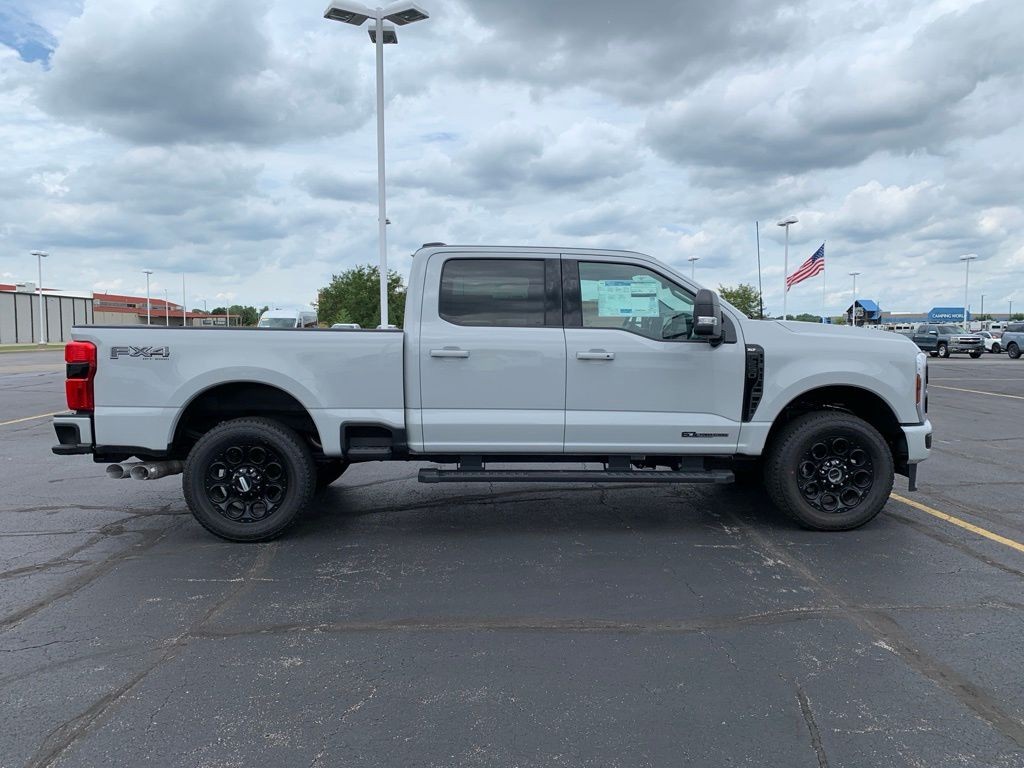 Ford F-250SD Vehicle Full-screen Gallery Image 9