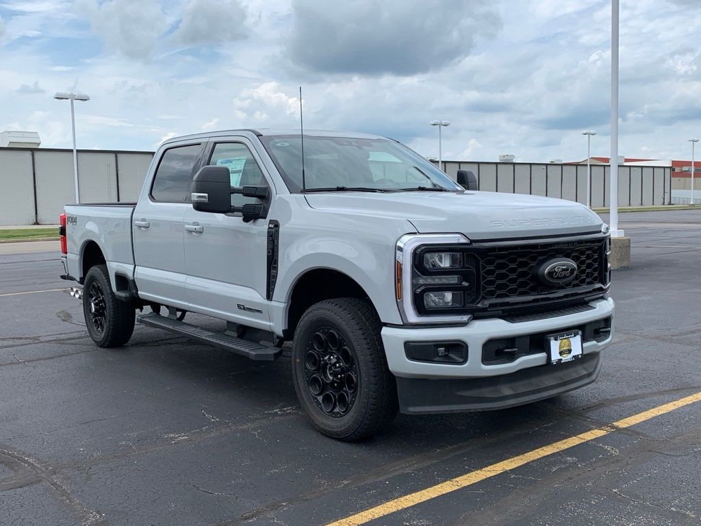 Ford F-250SD Vehicle Full-screen Gallery Image 10