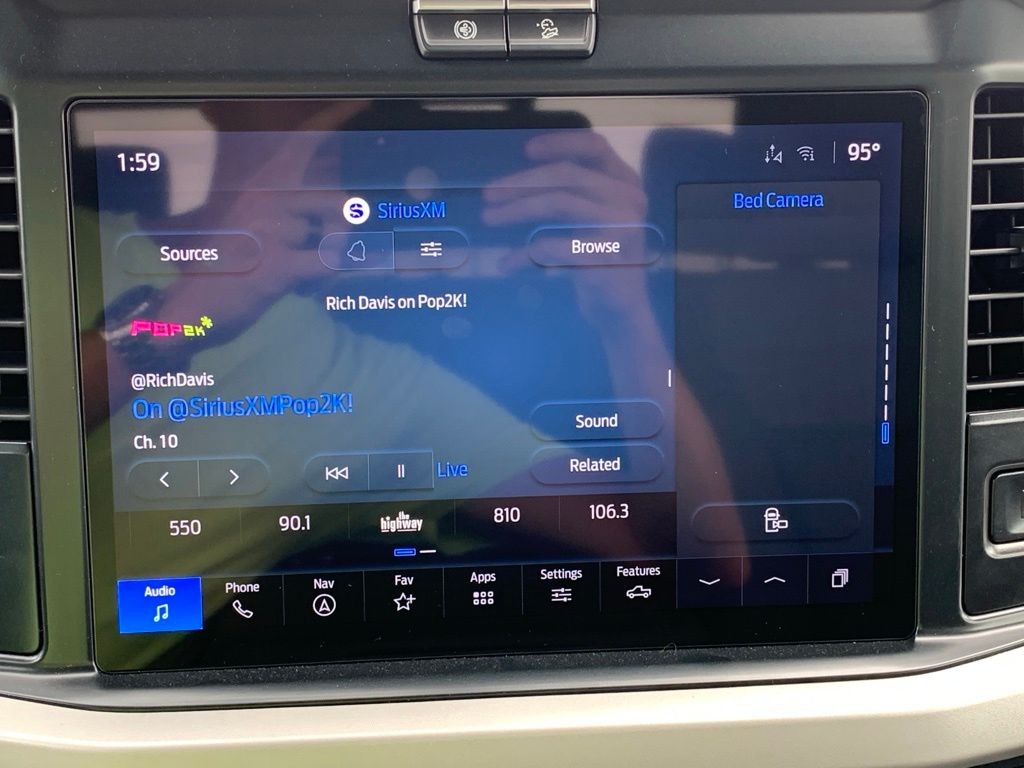 Ford F-250SD Vehicle Full-screen Gallery Image 15
