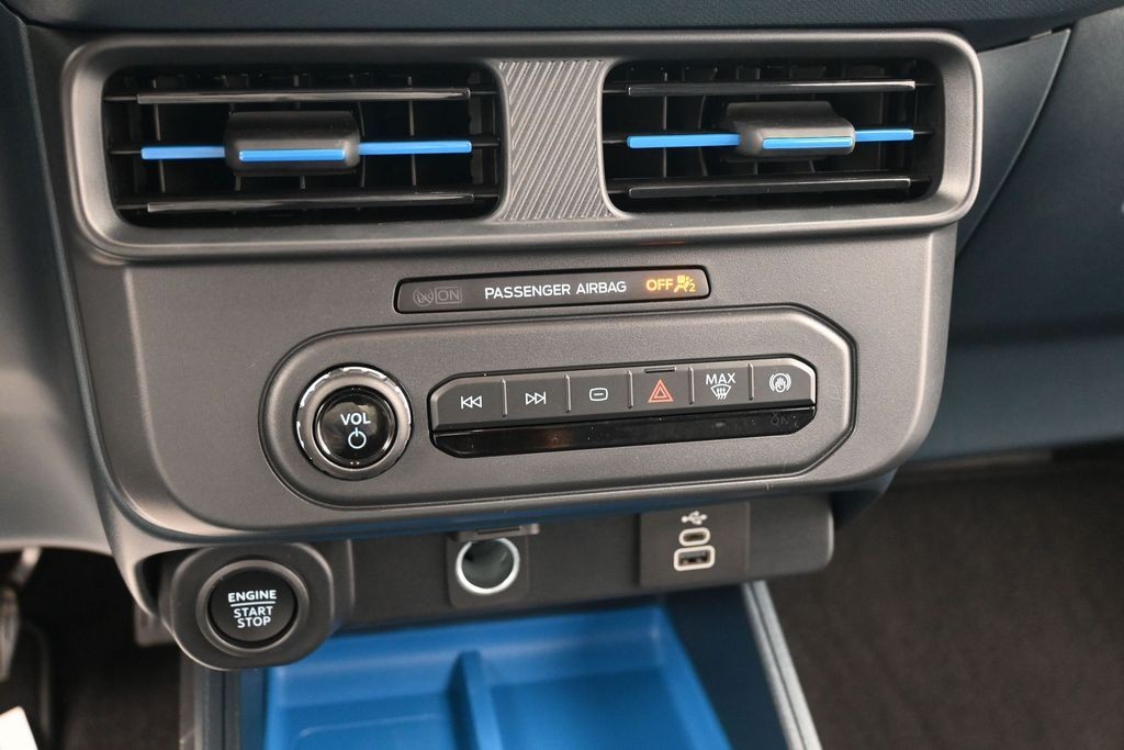 Ford Maverick Vehicle Full-screen Gallery Image 11