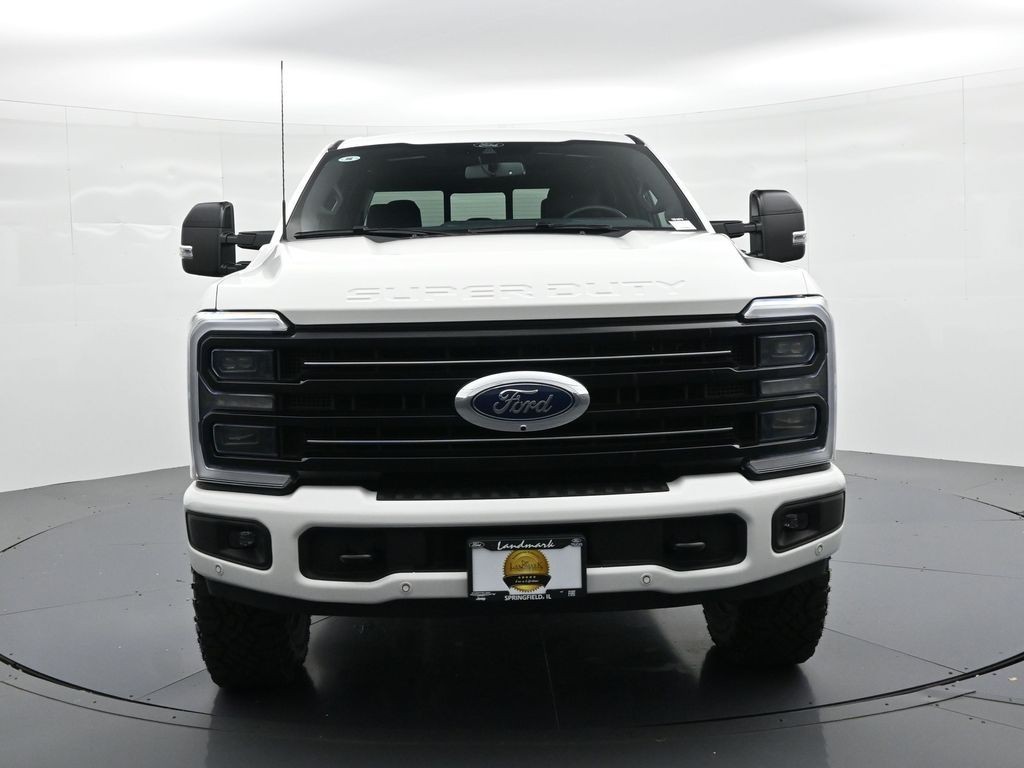Ford F-250SD Vehicle Full-screen Gallery Image 3