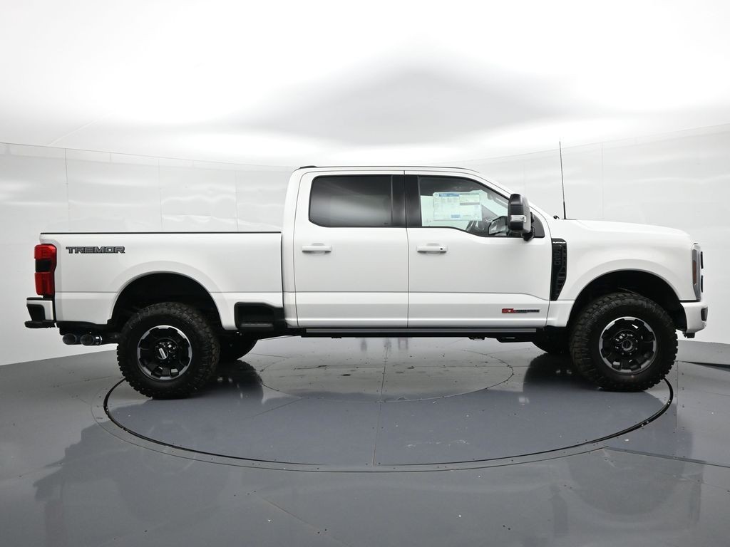 Ford F-250SD Vehicle Full-screen Gallery Image 5