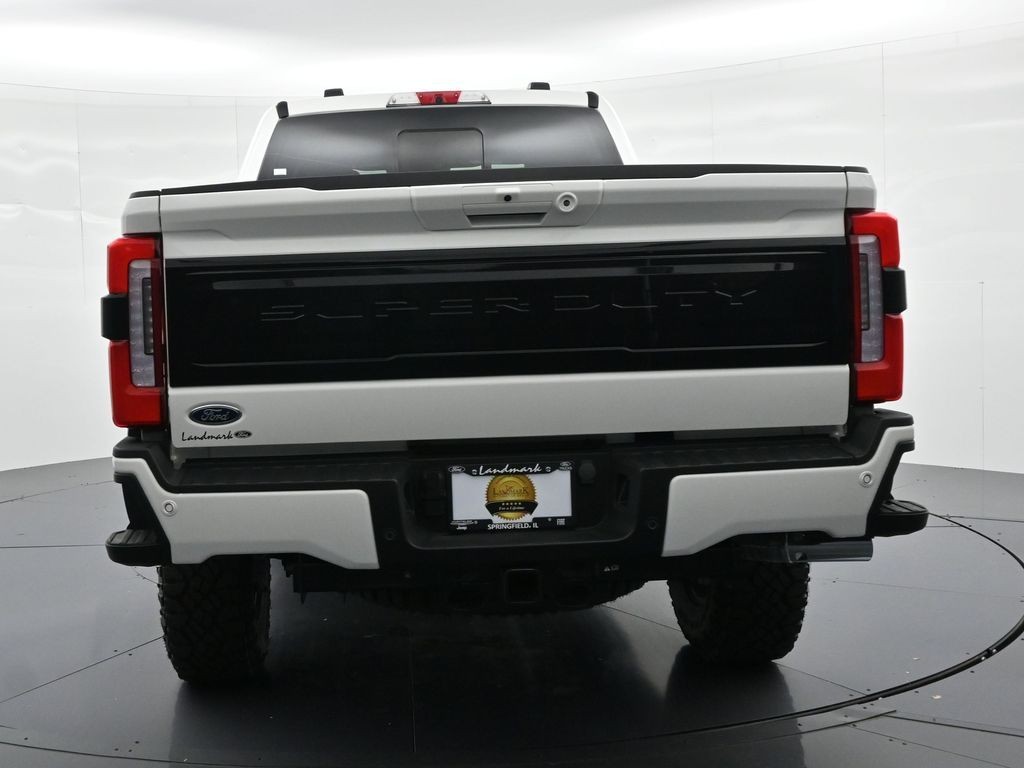Ford F-250SD Vehicle Full-screen Gallery Image 7