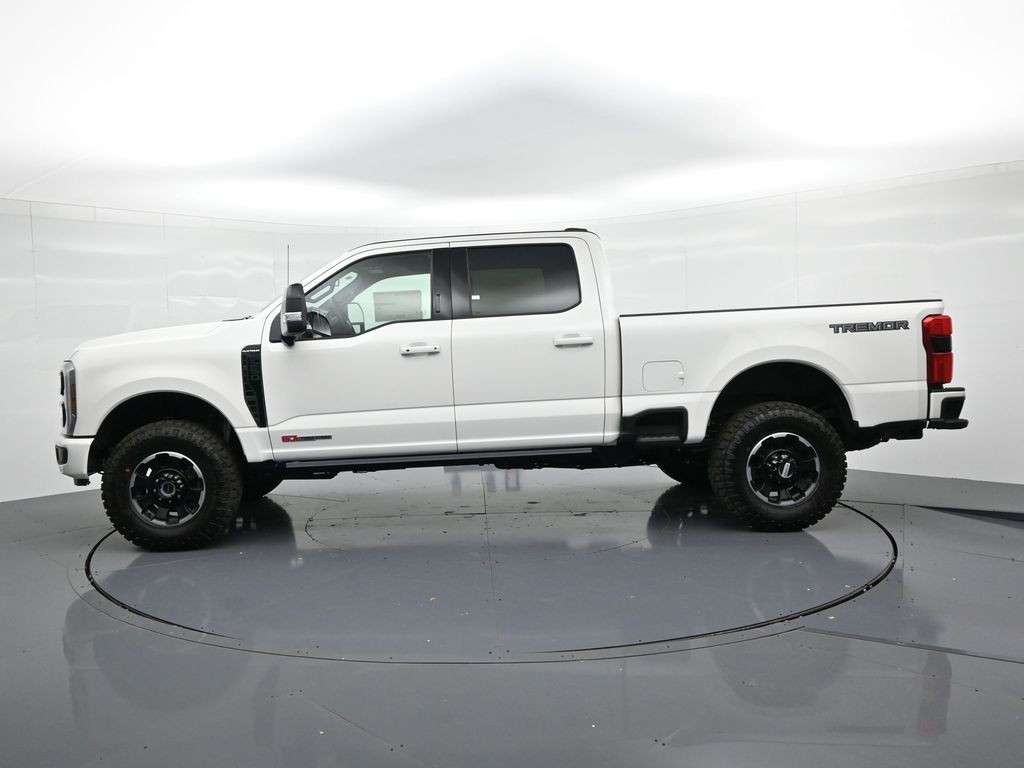Ford F-250SD Vehicle Full-screen Gallery Image 9