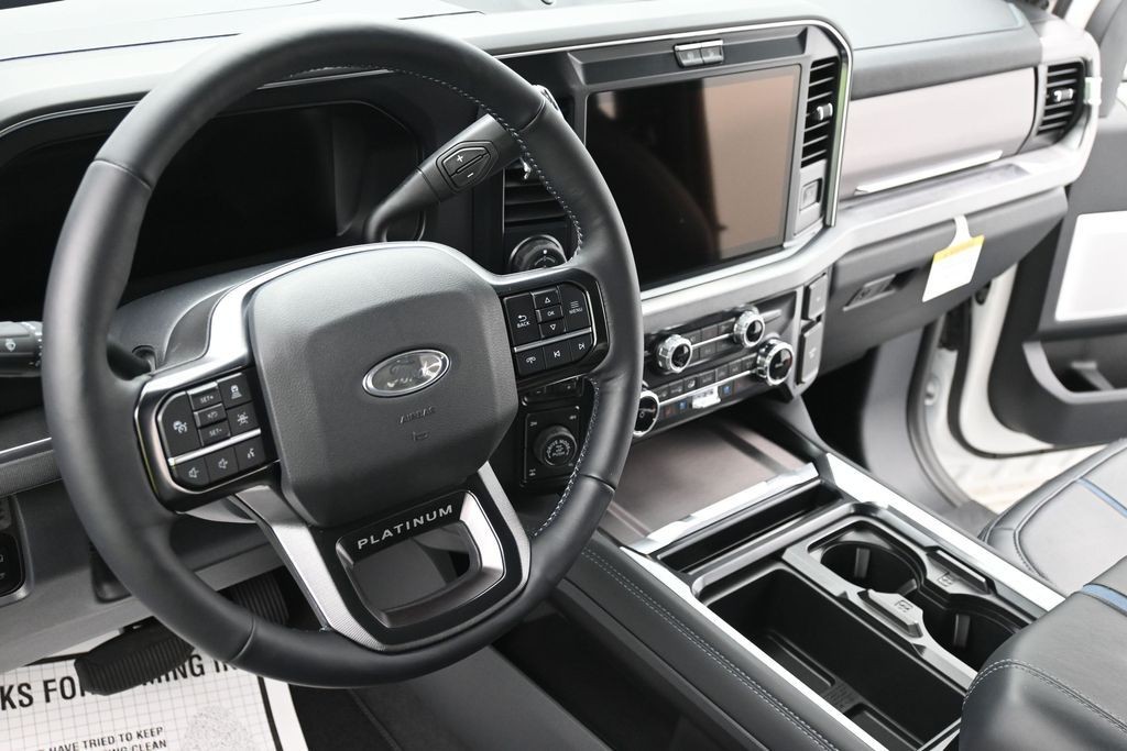 Ford F-250SD Vehicle Full-screen Gallery Image 17