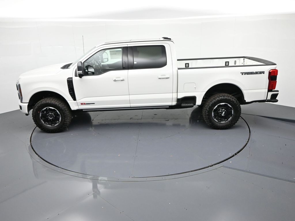 Ford F-250SD Vehicle Full-screen Gallery Image 22
